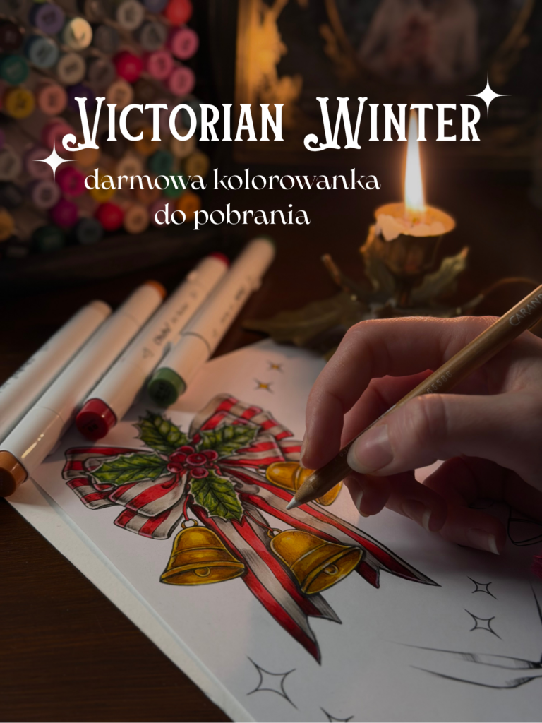 Darmowa kolorowanka do pobrania i druku w domu - zdjęcie przedstawia pokolorowany fragment kolorowanki z kokardą i dzwonkami, markery Ohuhu i świeca vintage